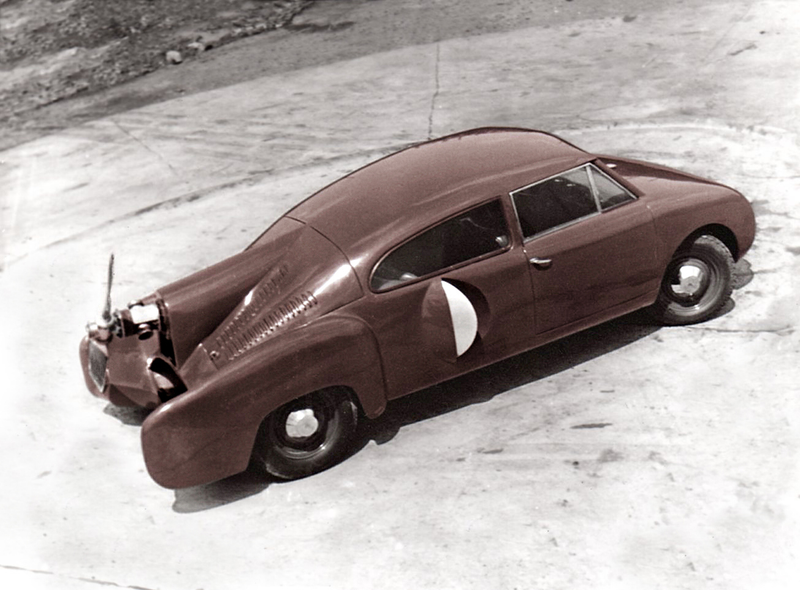 Illustration for article titled Is there anything cooler than a car with a giant propeller?